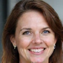 Porträt einer lächelnden Frau namens Anna M.